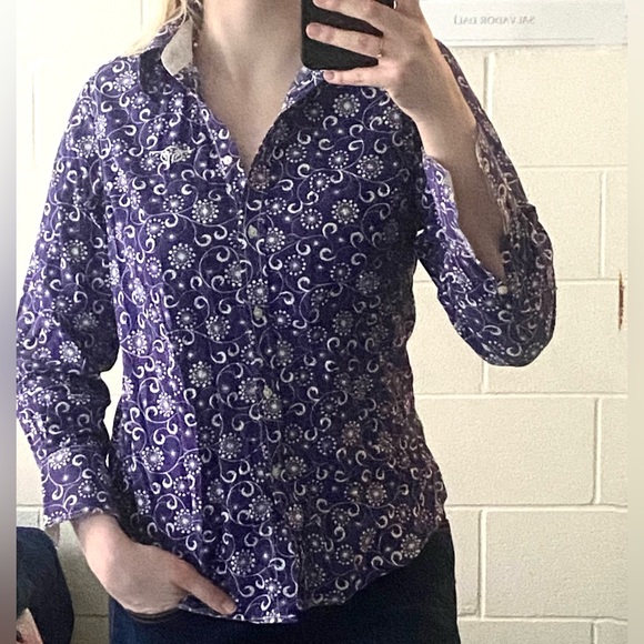 Size 12 women’s western button up, a light royal purple and white paisley design - Picture 1 of 3